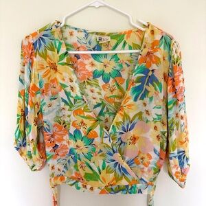Billabong size m crop shirt
